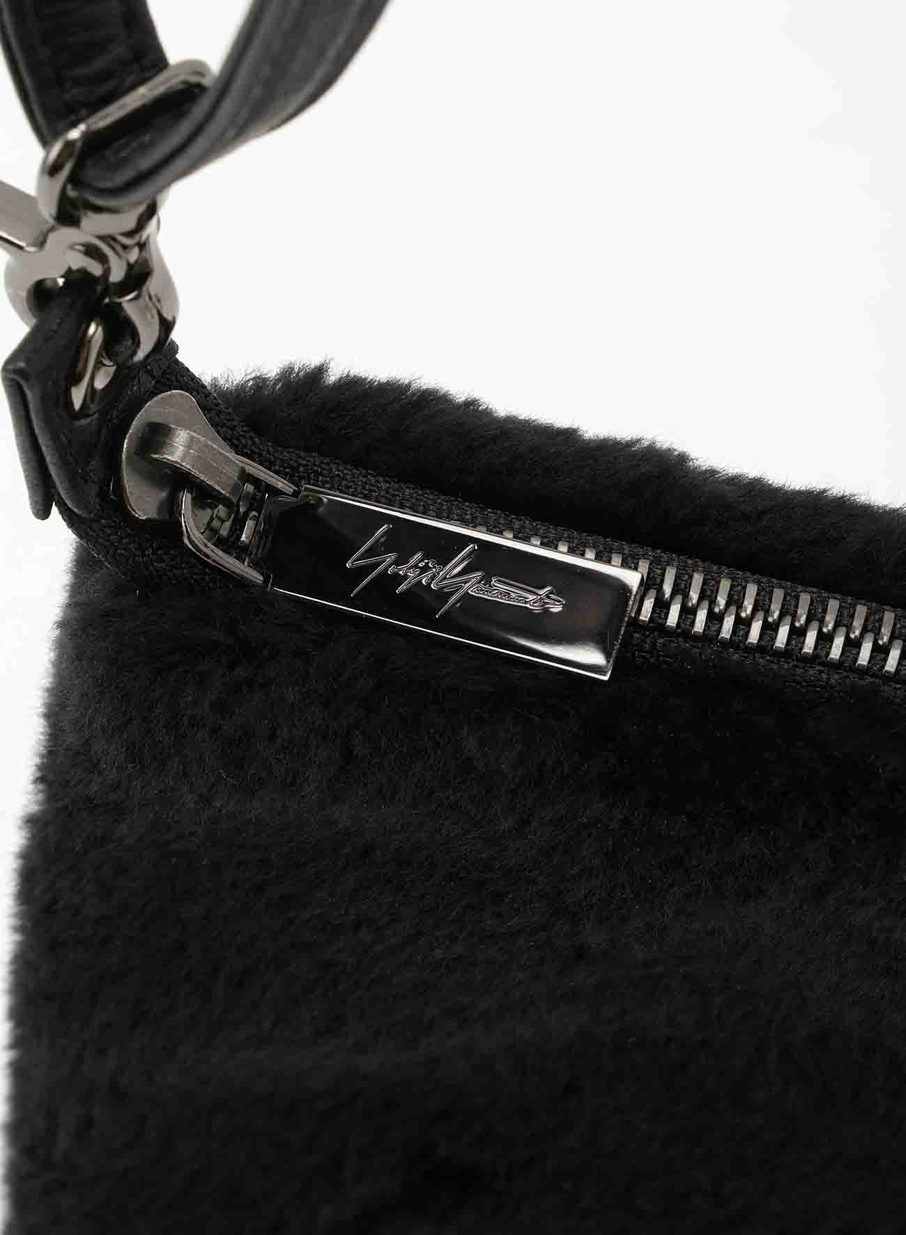 【Launching 12:00(JST) November 1】Signature pouch sacoche(fur)