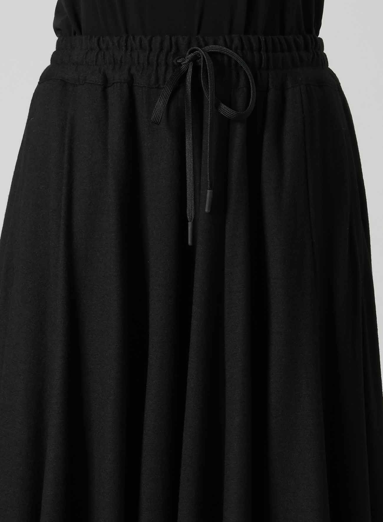 WOOL SINGLE R-PANELED FLARE SKIRT