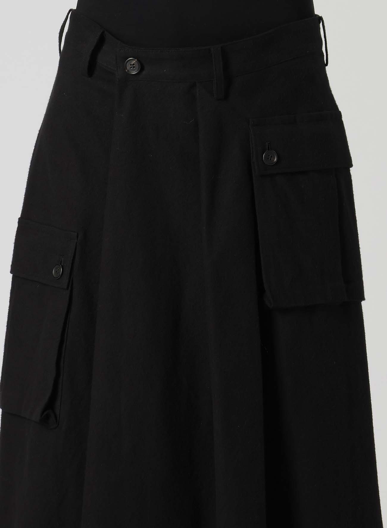 COTTON TWILL R-WIDE TUCK CARGO SKIRT