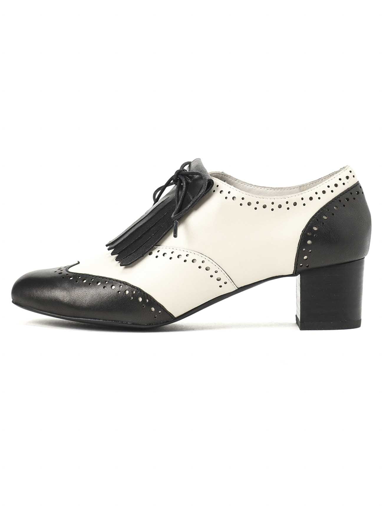 SOFT SMOOTH LEATHER MEDALLION HEEL SHOES