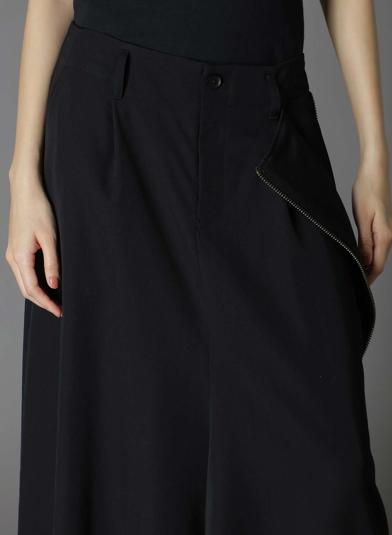 WOOL GABARDINE ZIPPER POCKET SKIRT