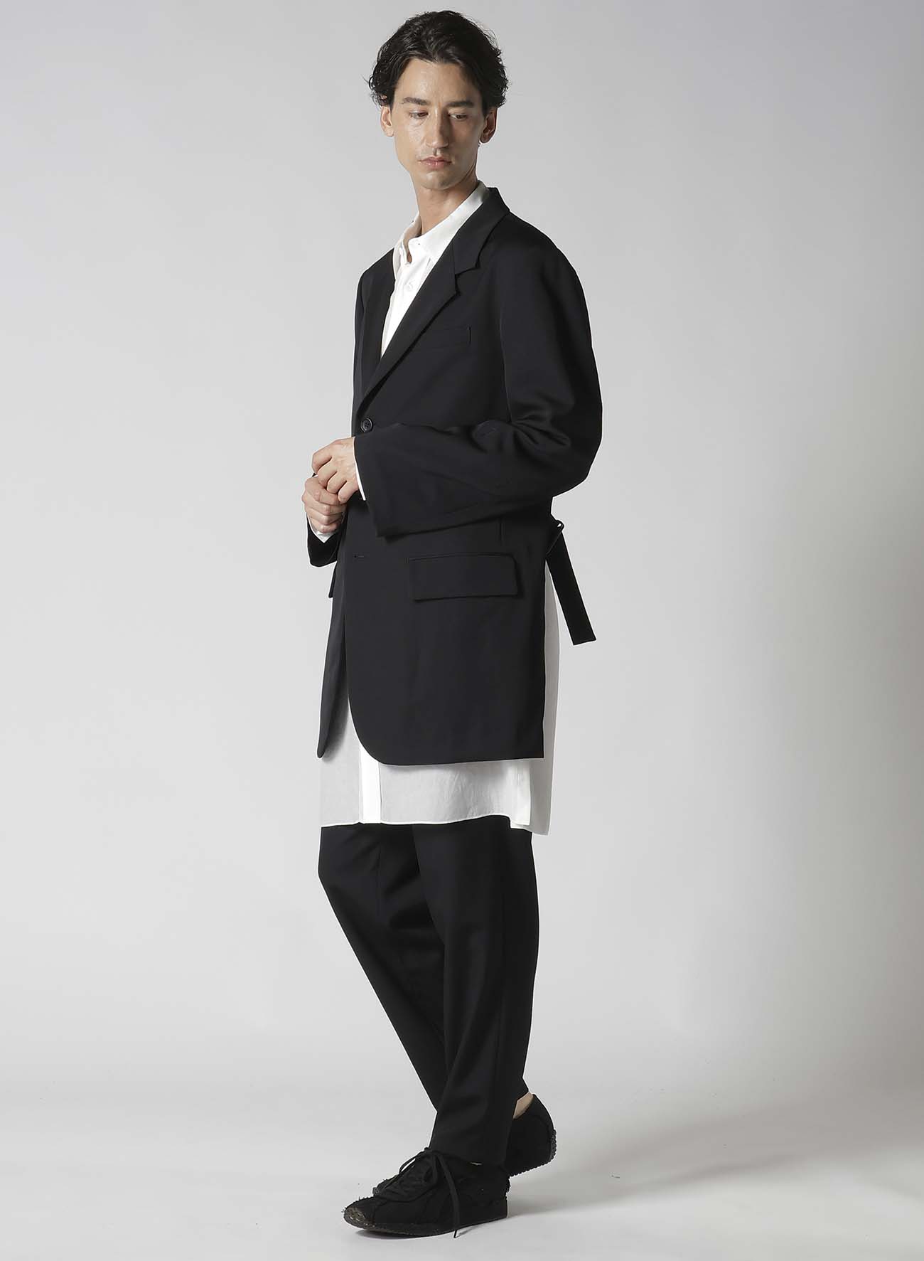 【Launching 10:00(JST), Jan 11】60 CELLULOSE LOAN BACK PANELED SLIT BLOUSE