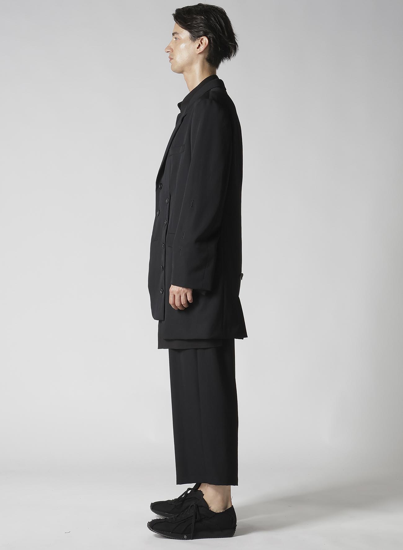 【Launching 10:00(JST), Jan 11】WOOL GABARDINE SLEEVE BUTTON ASYMMETRY JACKET