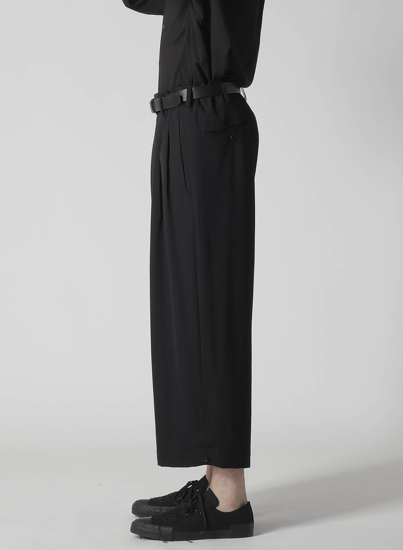 【Launching 10:00(JST), Jan 11】WOOL GABARDINE TAB DETAIL WIDE PANTS