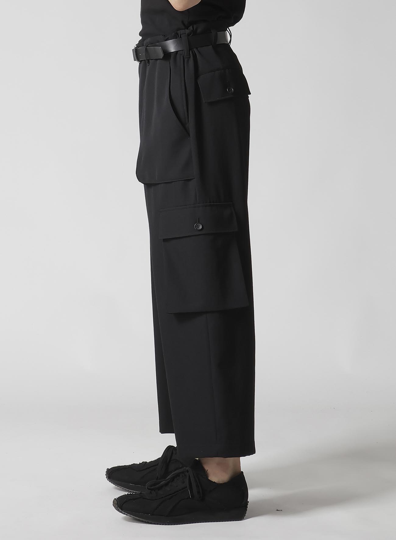 【Launching 10:00(JST), Jan 11】WOOL GABARDINE POCKET DETAIL PANTS