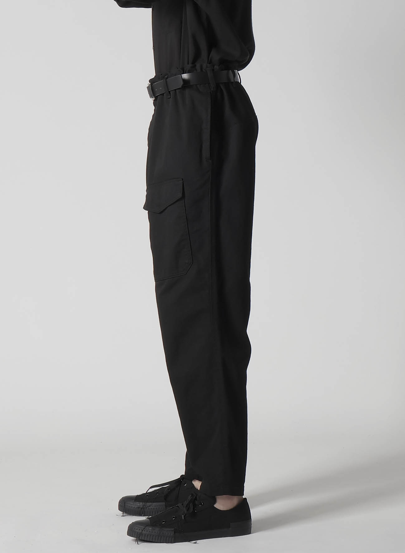 BLACK SCANDAL KATSURAGI NO-TUCK WAIST STRING WORK PANTS