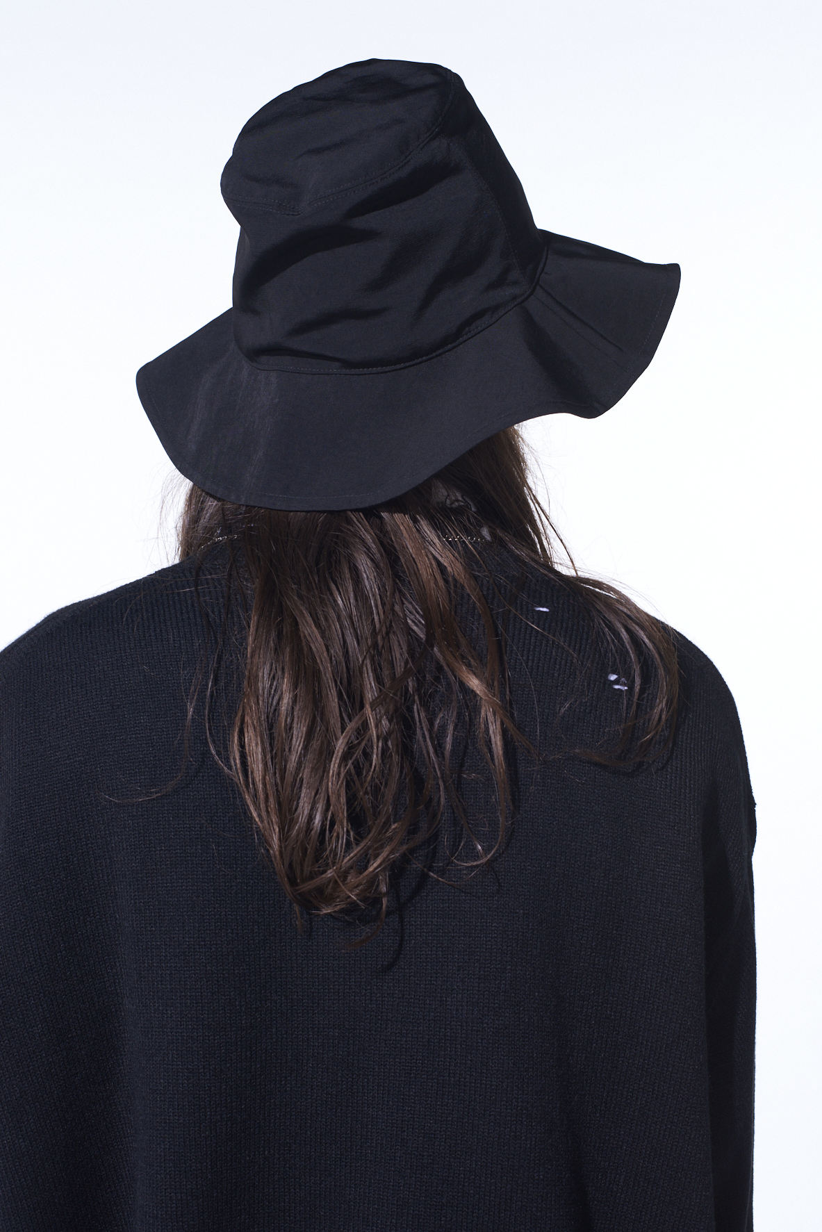 CREPE de CHINE LONG BRIM HAT