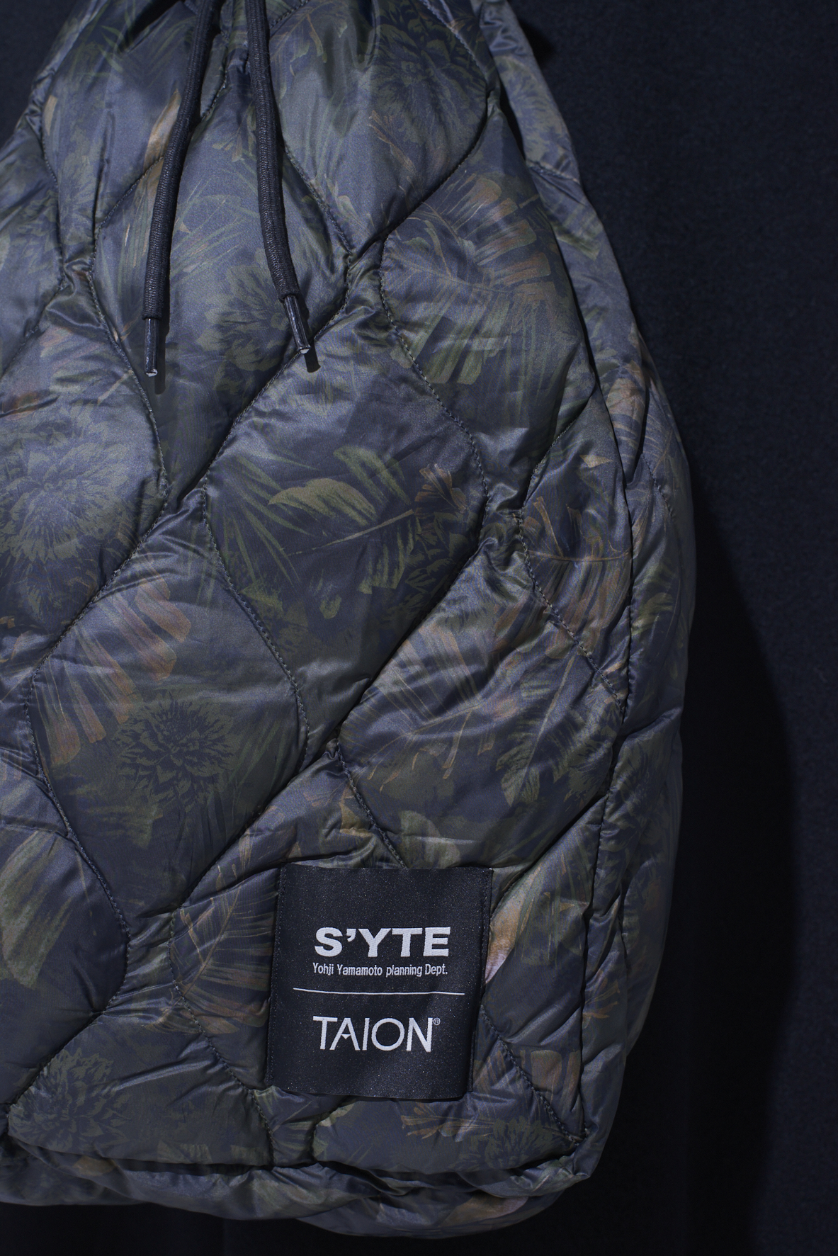 【11/21 12:00 Release】【S'YTE X TAION】DAHLIA CAMOUFLAGE QUILTED DOWN 2WAY MINI BONSACK