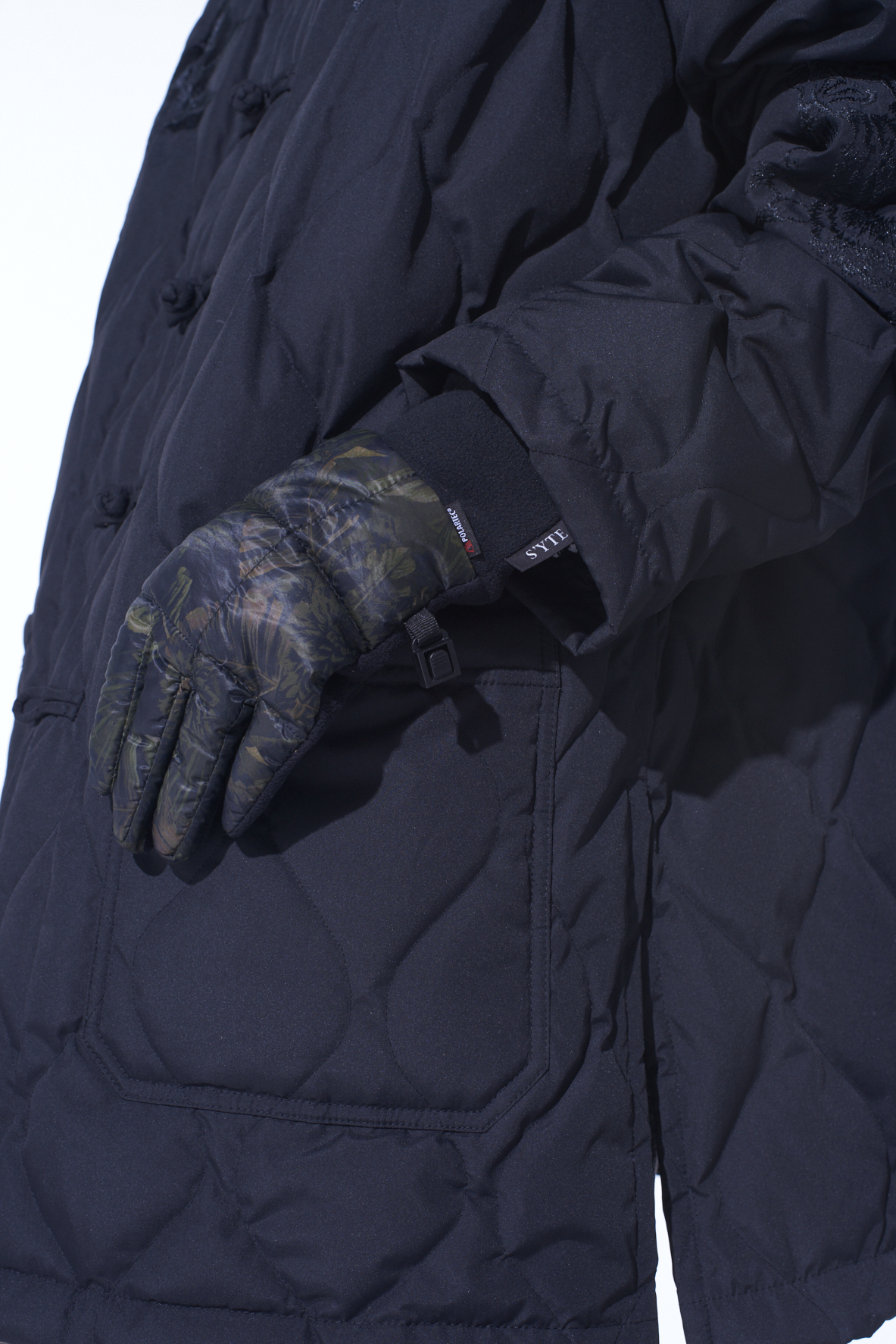 【12/5 12:00 Release】【S'YTE X TAION】DAHLIA CAMOUFLAGE QUILTED DOWN GLOVE