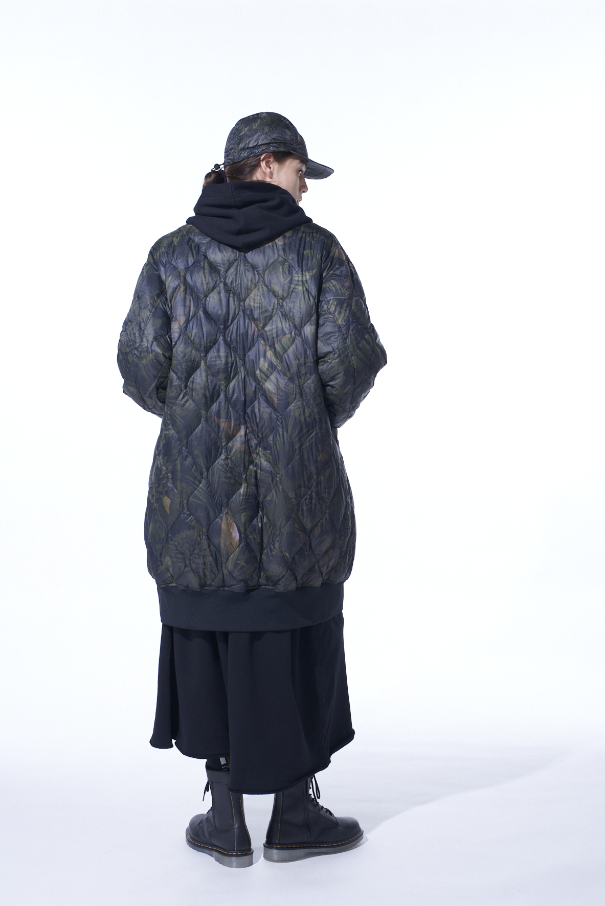 【11/21 12:00 Release】【S'YTE X TAION】DAHLIA CAMOUFLAGE QUILTED DOWN REVERSIBLE LONG MA-1