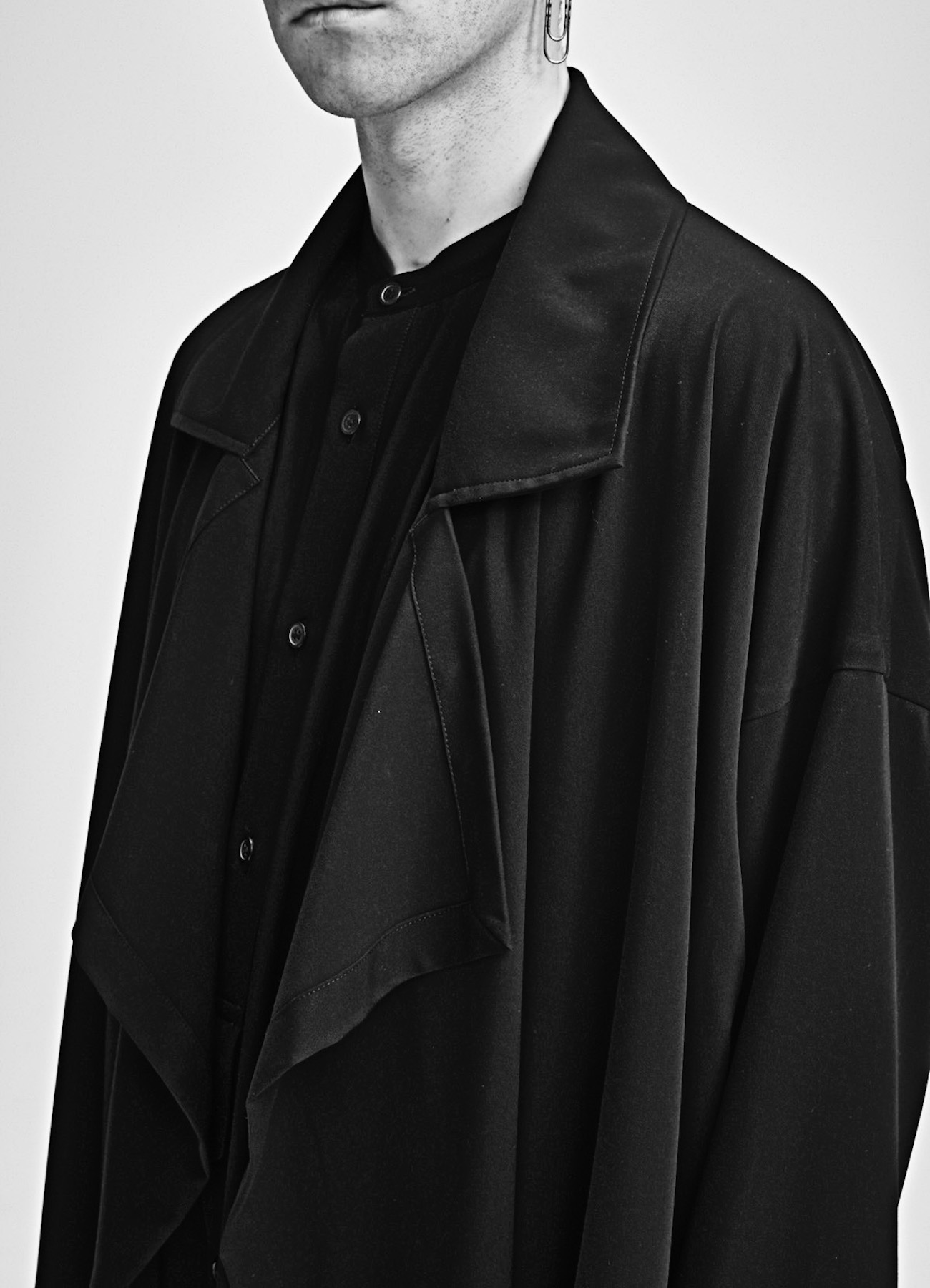 Pe/Rayon Gabardine Stretch Frame Double Collar Drape Coat