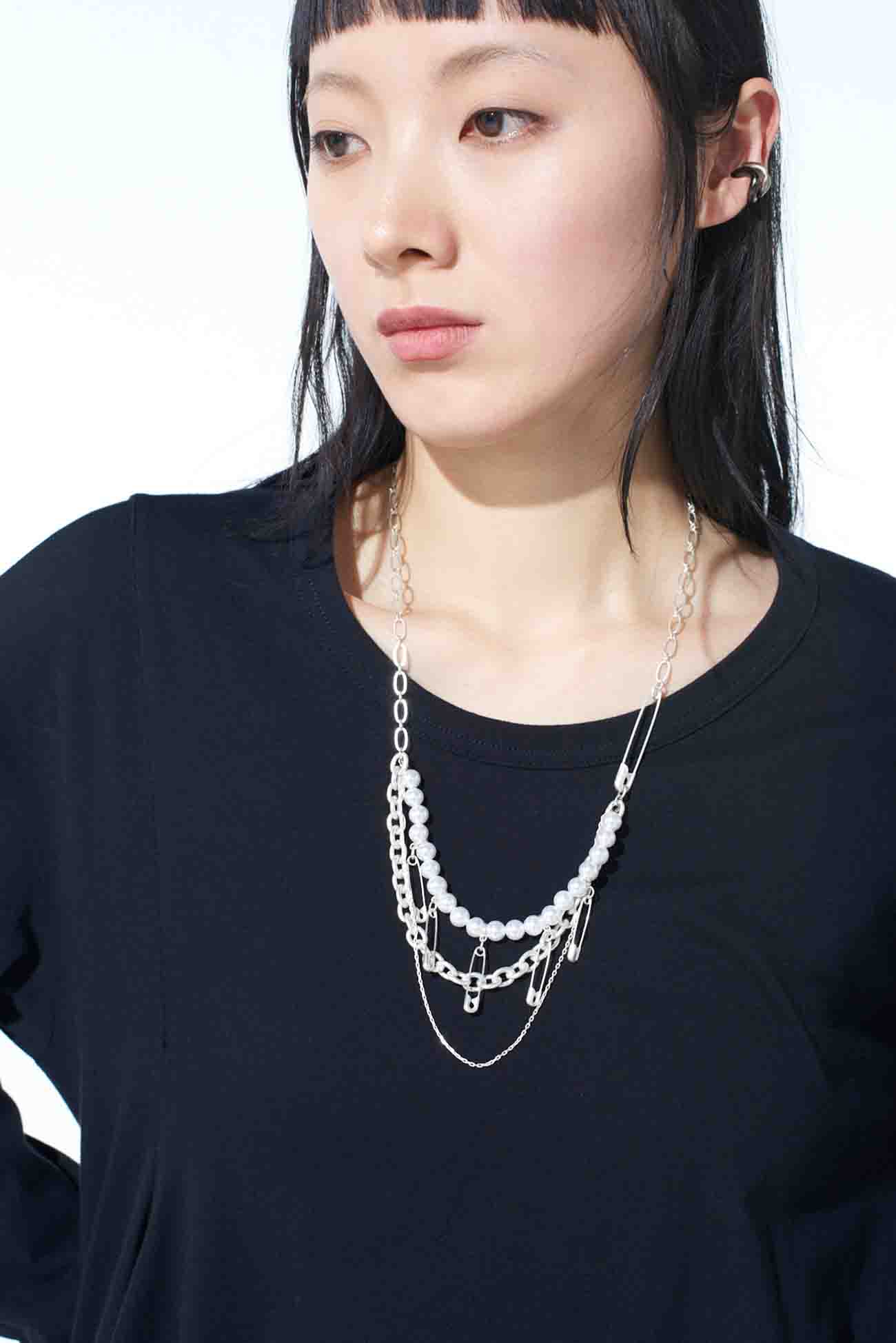 SAFETY PINS IMITATION PEARL NECKLACE