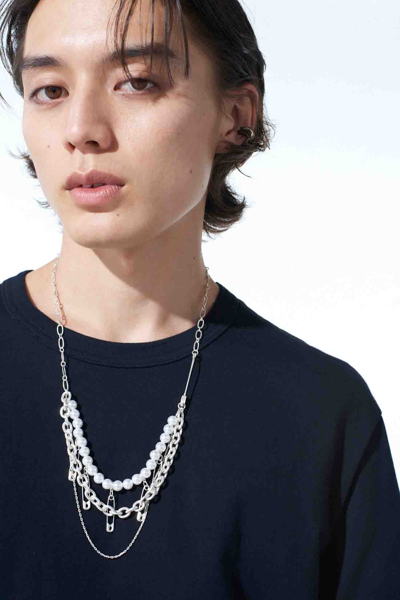 SAFETY PINS IMITATION PEARL NECKLACE