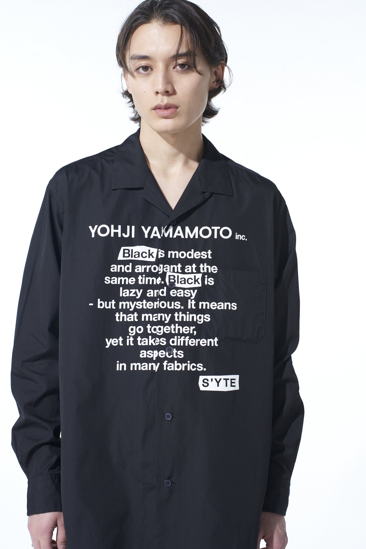 COTTON BROAD「Black is modest」MESSAGE PRINTED SHIRT