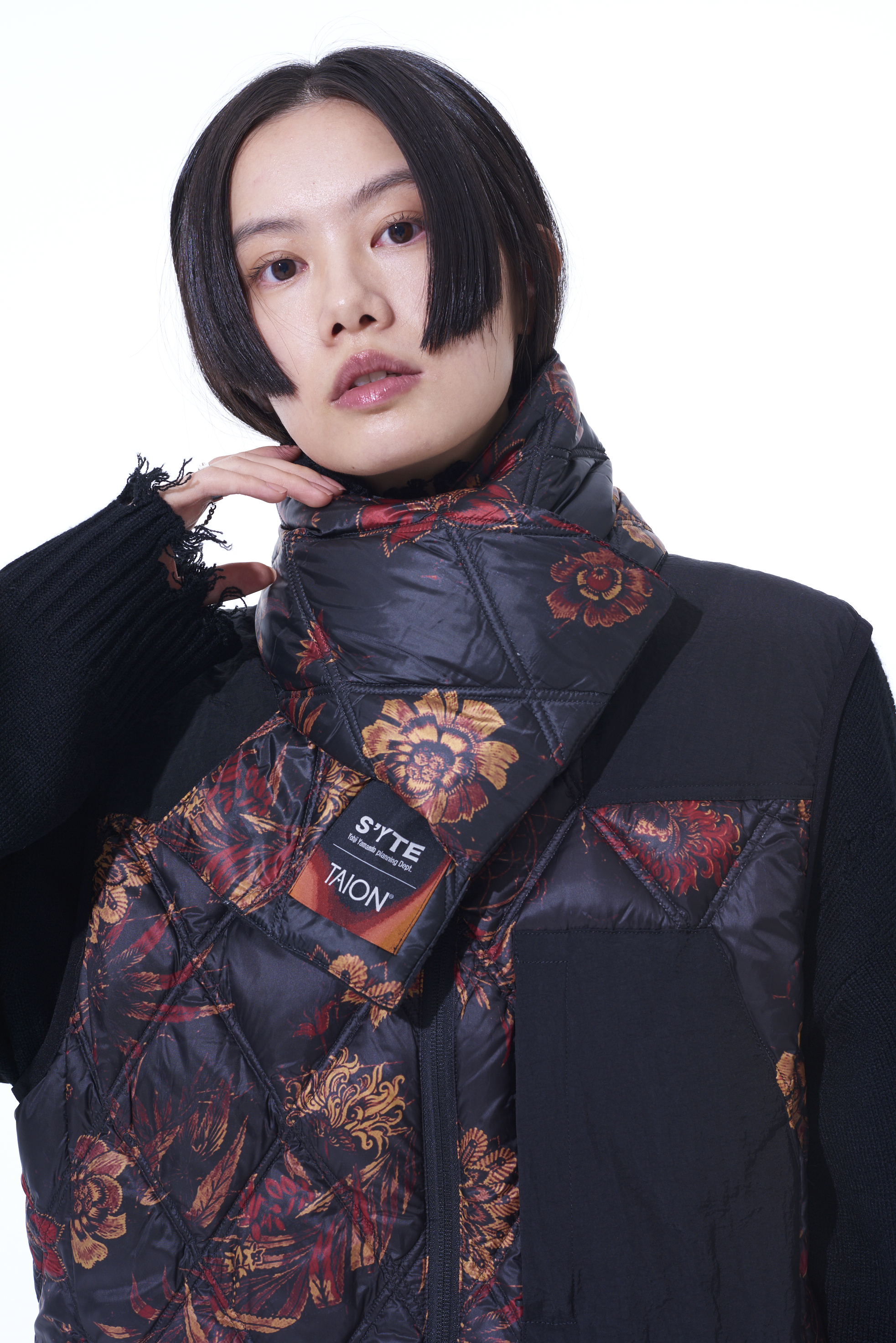 【S'YTE x TAION】Collaboration Collection FLORAL PATTERN QUILTED DOWN SCARF