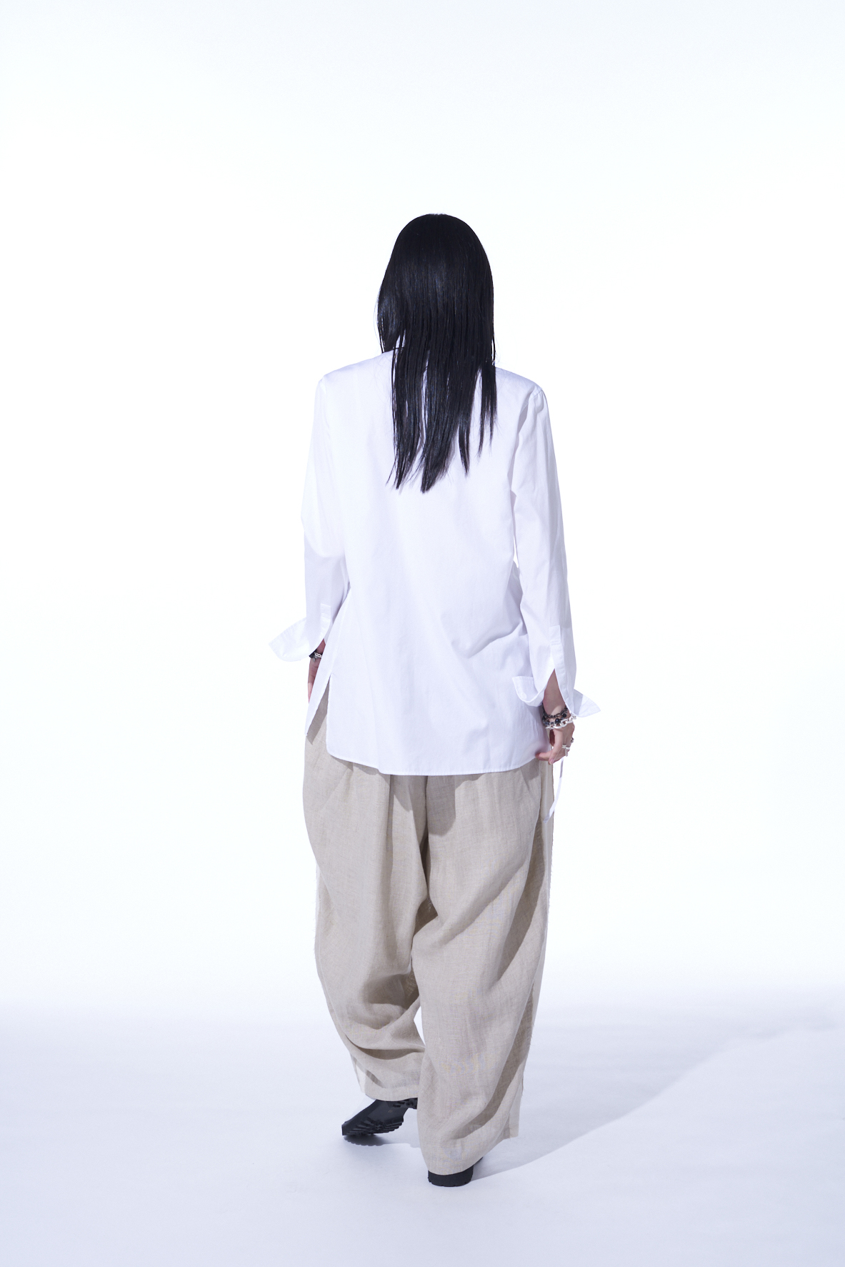 LINEN GAUZE DUAL FABRIC 12-PLEATED PANTS WITH SIDE TAPE