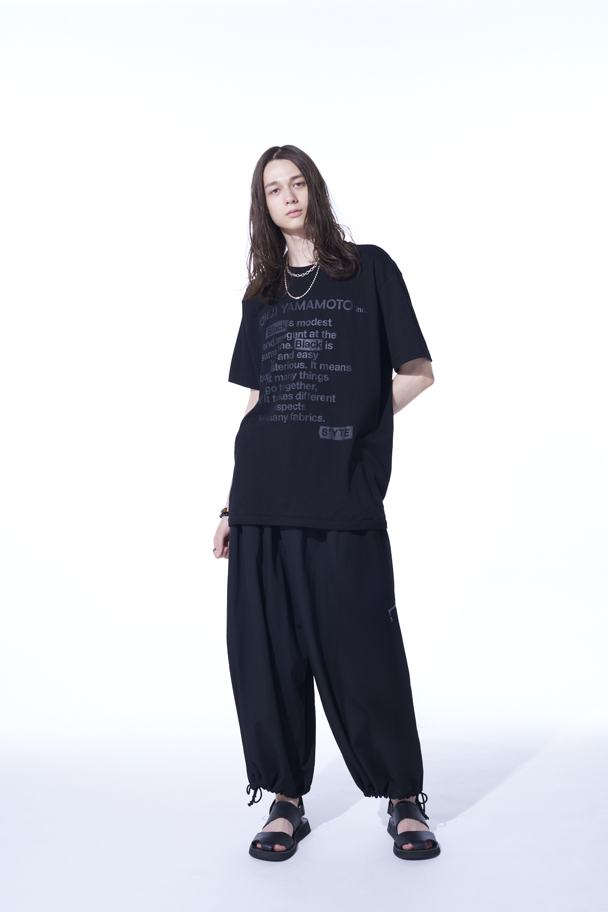 「BLACK IS MODEST」MESSAGE T-SHIRT